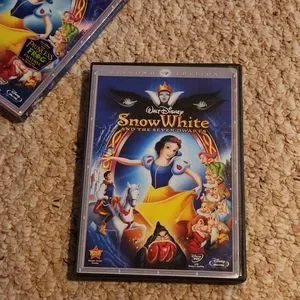 Disney | Media | Snow White And The Seven Dwarfs Diamond